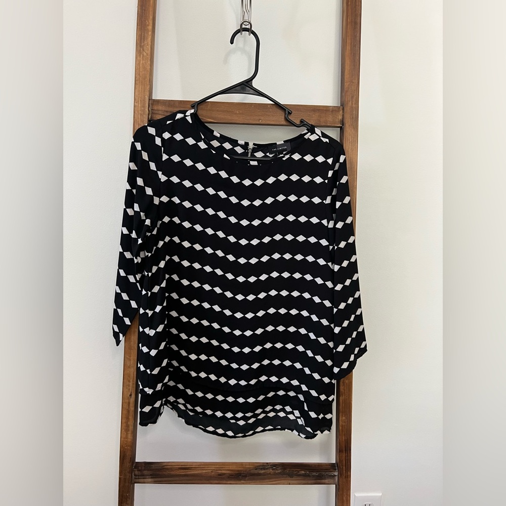 The Limited back and white pattern blouse